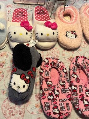 Hello Kitty Mixed Pink & White Plush Slipper Set woman’s size 8/9